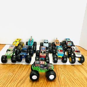 Hot Wheels Monster Jam Die Cast Vehicles Lot(11) Grave Digger & More Read